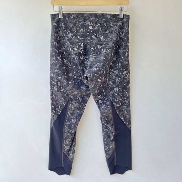Lululemon Printed Highrise scallop hems crop leggings B100 - Picture 3 of 7